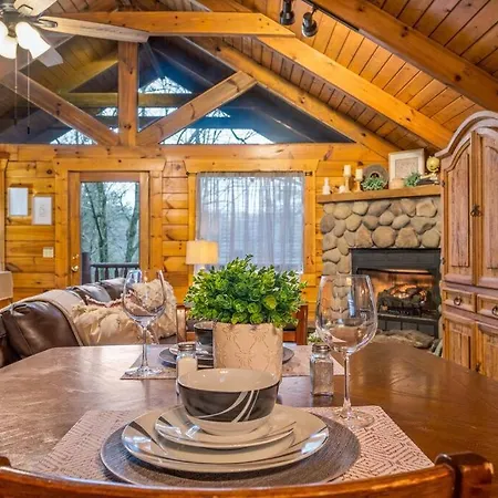 Log Cabin, Hot Tub, Fireplace, Pool Table & Views! Sevierville Exterior photo