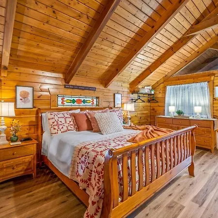 Log Cabin, Hot Tub, Fireplace, Pool Table & Views! Sevierville Exterior photo