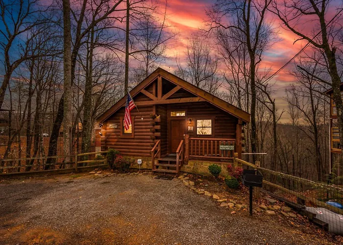Log Cabin, Hot Tub, Fireplace, Pool Table & Views!