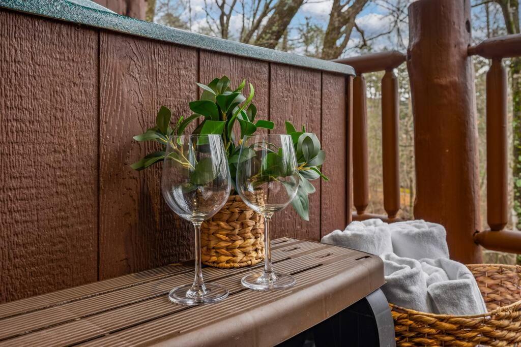 Hébergement de vacances Log Cabin, Hot Tub, Fireplace, Pool Table & Views! Sevierville