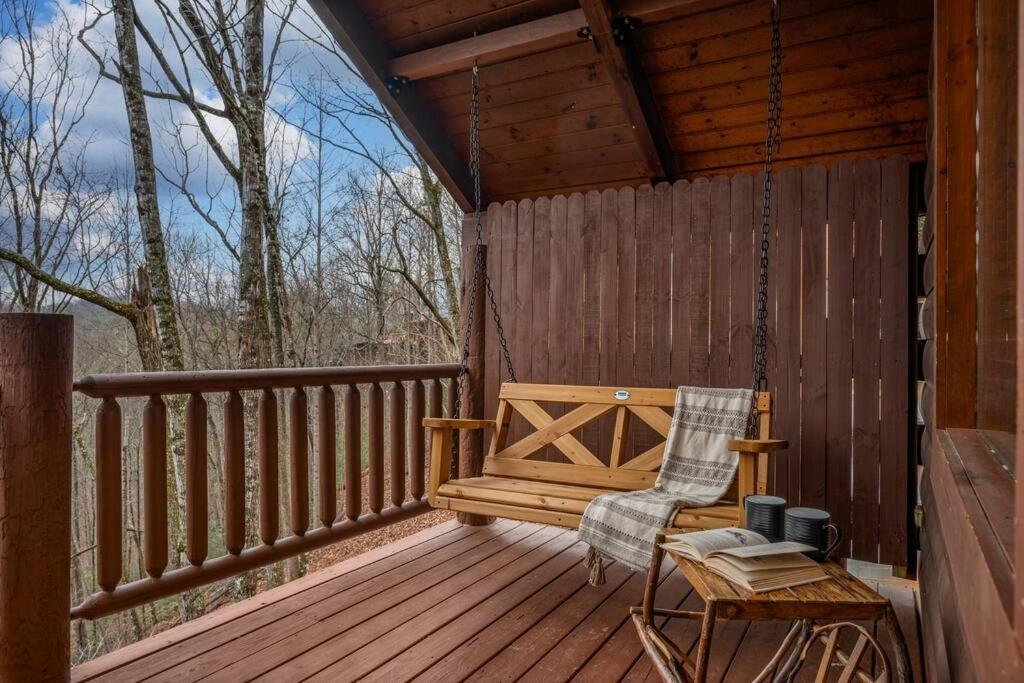Log Cabin, Hot Tub, Fireplace, Pool Table & Views! * Sevierville