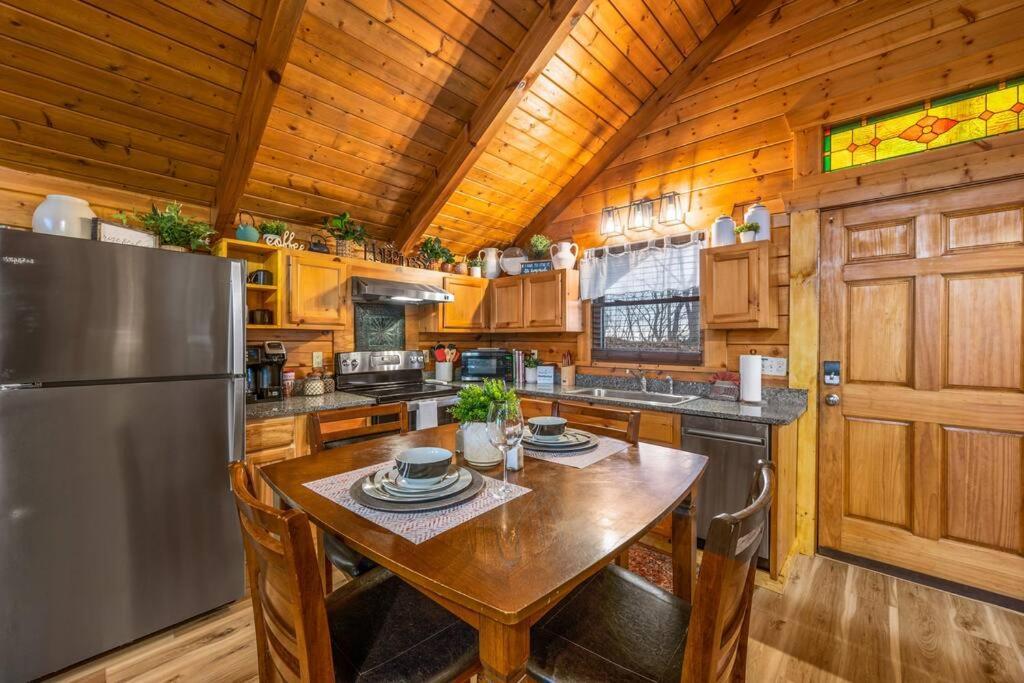 Ferienhaus Log Cabin, Hot Tub, Fireplace, Pool Table & Views!