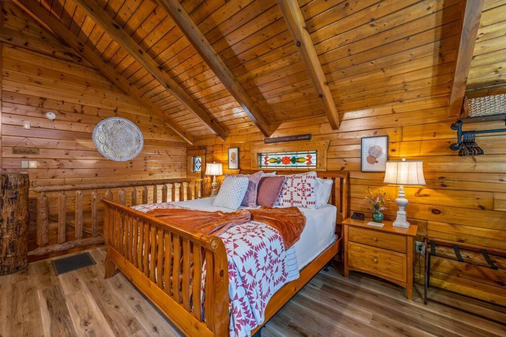 Log Cabin, Hot Tub, Fireplace, Pool Table & Views! Hébergement de vacances *