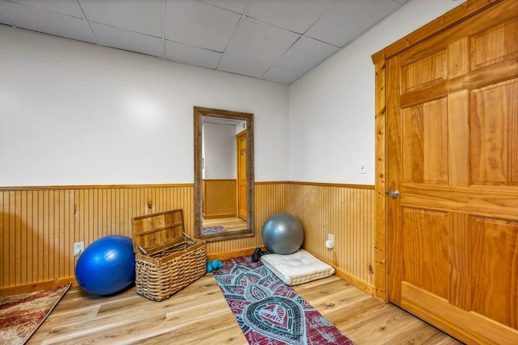 Hébergement de vacances Log Cabin, Hot Tub, Fireplace, Pool Table & Views! Sevierville
